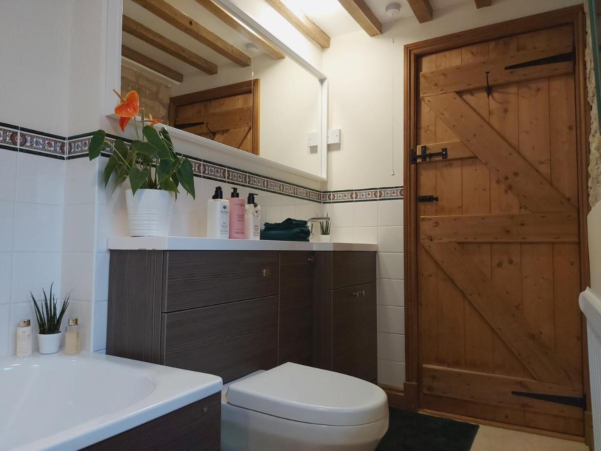 Thames Head Wharf - Historic Cotswold Cottage With Stunning Countryside Views Cirencester Bagian luar foto