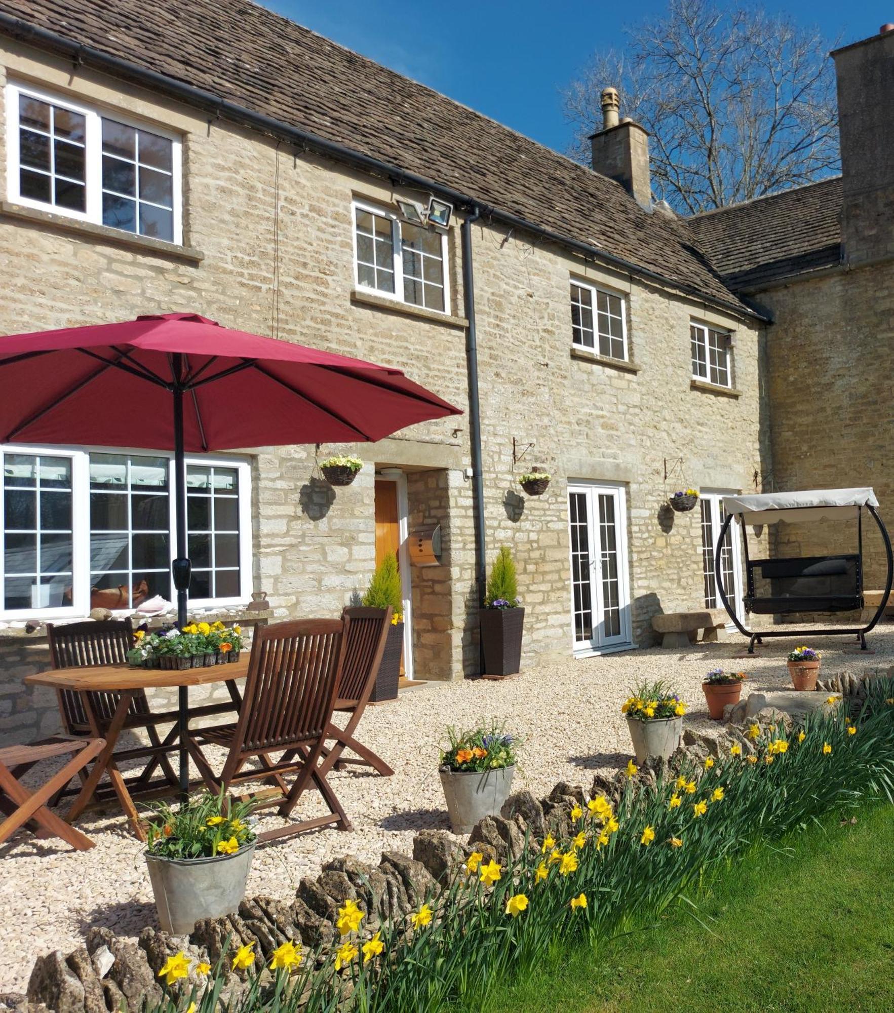 Thames Head Wharf - Historic Cotswold Cottage With Stunning Countryside Views Cirencester Bagian luar foto
