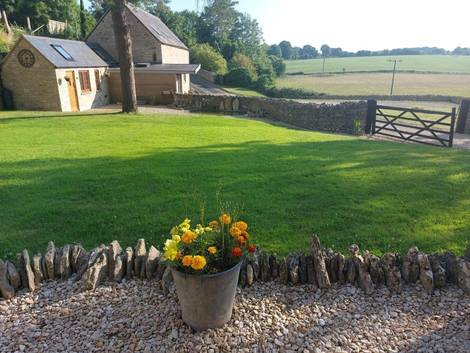 Thames Head Wharf - Historic Cotswold Cottage With Stunning Countryside Views Cirencester Bagian luar foto