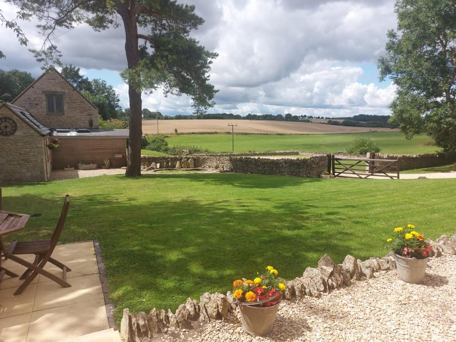 Thames Head Wharf - Historic Cotswold Cottage With Stunning Countryside Views Cirencester Bagian luar foto