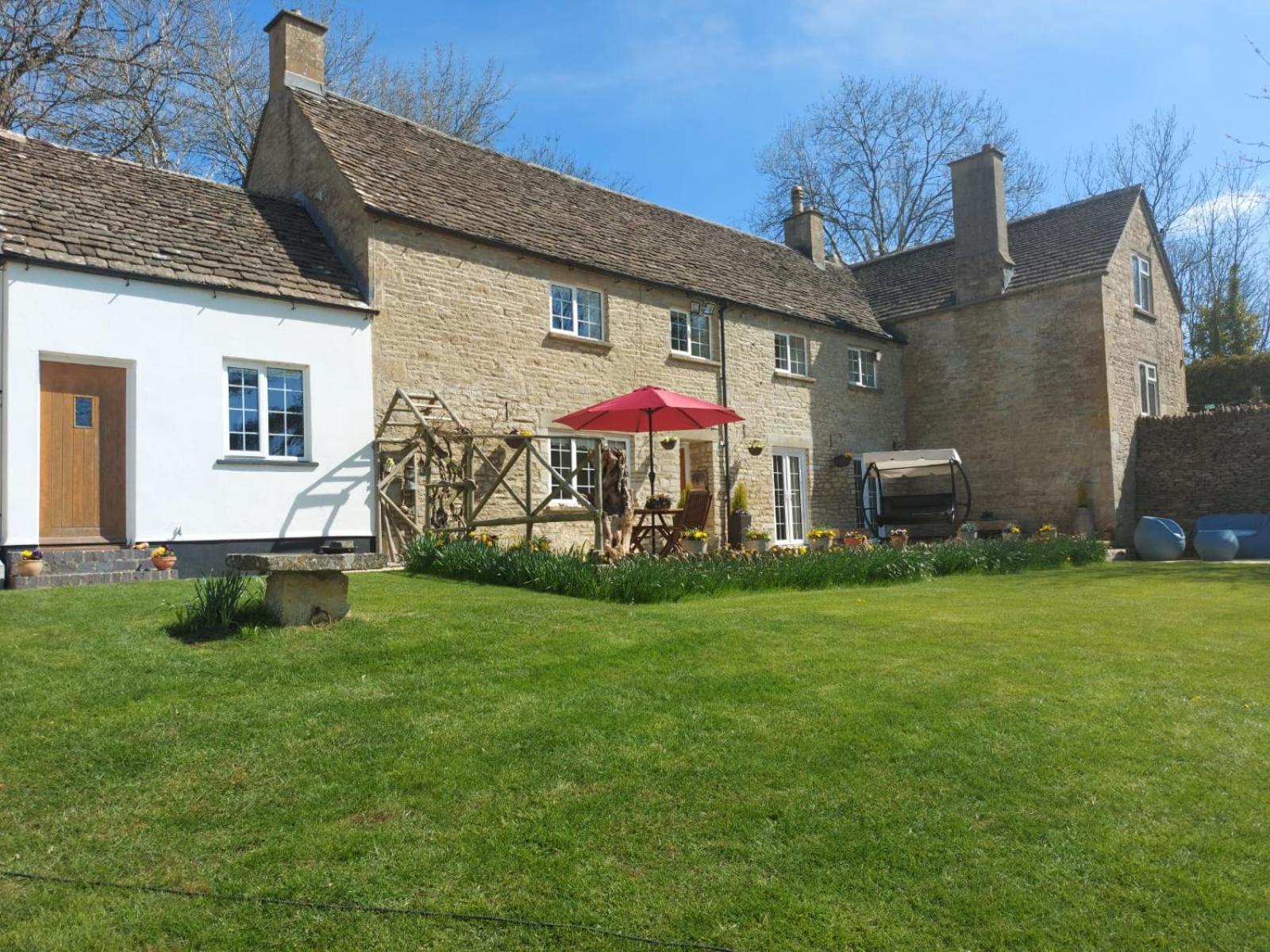 Thames Head Wharf - Historic Cotswold Cottage With Stunning Countryside Views Cirencester Bagian luar foto