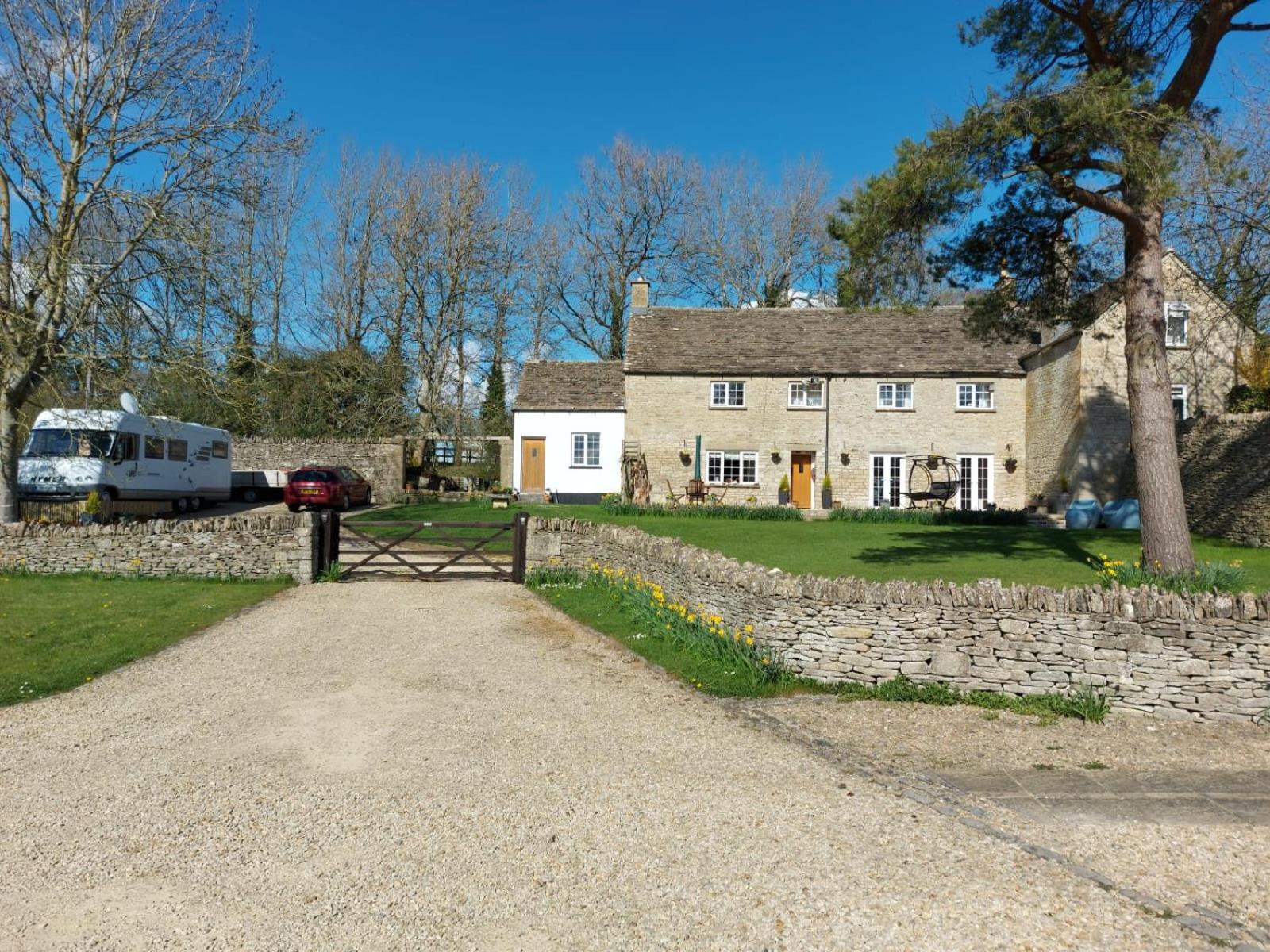 Thames Head Wharf - Historic Cotswold Cottage With Stunning Countryside Views Cirencester Bagian luar foto